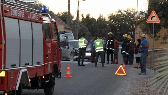 Acidente de viação em Pé da Pedreira provocou dois feridos ligeiros