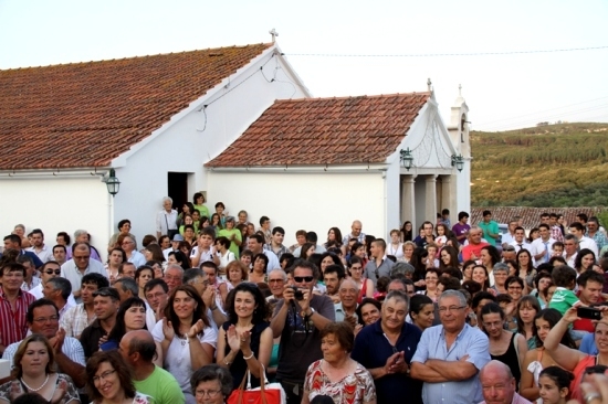 Muito público, emoção e alegria marcaram inauguração da estátua de S. Pedro em Valverde