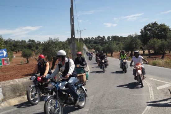 Passeio de Motas Clássicas e Vespas juntou 60 participantes