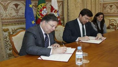 Alcanede palco de sessão de atendimento gratuito sobre crédito e gestão do orçamento familiar