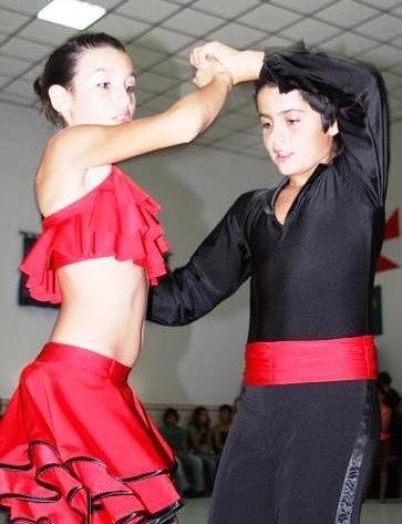 Escola de danças de salão de Aldeia da Ribeira abre as suas portas a aulas de dança social
