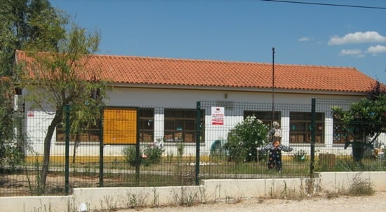 Antiga escola primária de Aldeia da Ribeira cedida a colectividade