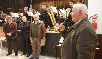 Banda de Alcanede integra novos elementos e distingue com diploma de mérito alguns músicos
