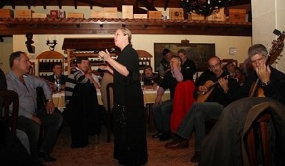 15ª Edição do “convívio os 40`s”, junta amigos gastronomia e fado