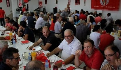Fotos – Benfiquistas de Valverde doam 500 euros para o Centro Social e Recreativo