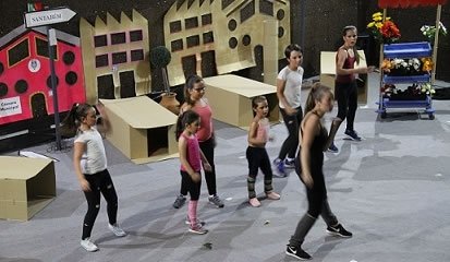 Alunos da Escola de Dança de Alcanede dão espetáculo ao estilo MTV Dance