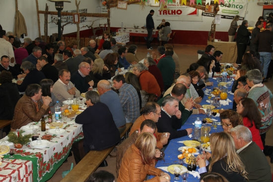 Almoço de Natal juntou 150 pessoas na Associação de Casais da Charneca
