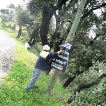 Estradas de Portugal arranca cartazes que denunciam mau estado da ER361 (Vídeo)