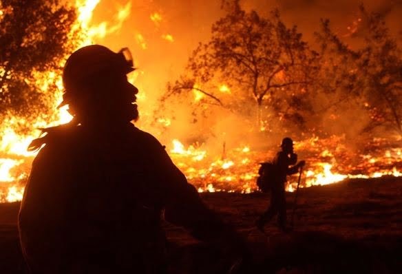 Bombeiros sem mãos a medir