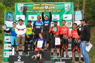 adar podio coletivo 01