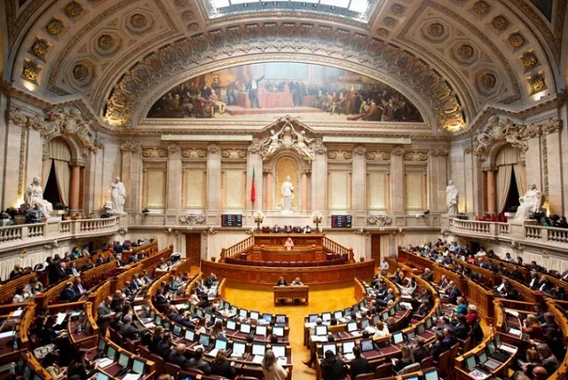 Escola de Alcanede representa distrito de Santarém na Assembleia da República