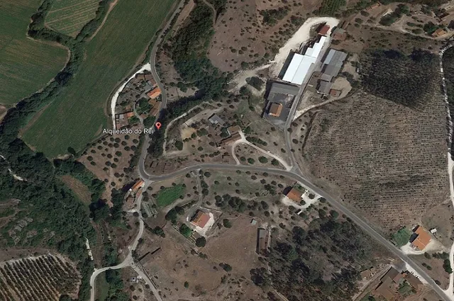 Câmara de Santarém apoia obras de beneficiação da associação de Alqueidão do Rei