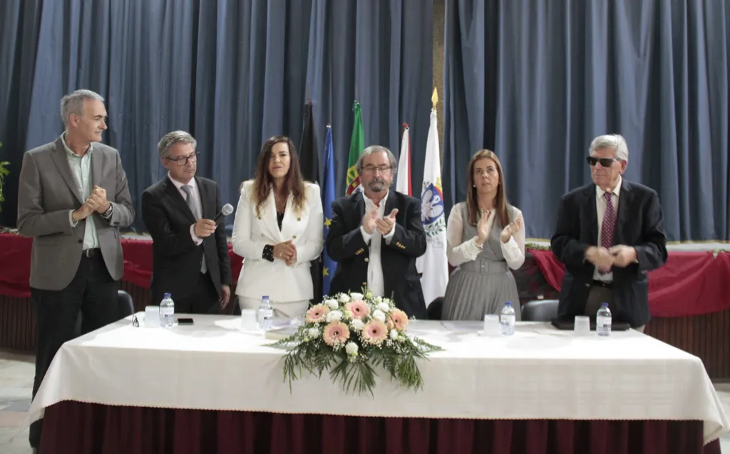 Sala cheia para o lançamento do livro do Dr. Torres Paulo: O Médico Que Deveria Ter Sido Eterno