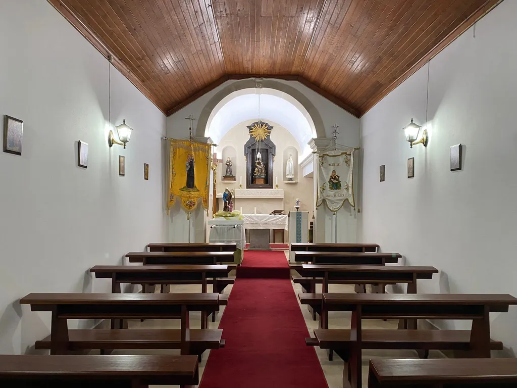 Sacrário rebentado e hóstias espalhadas em assalto à Capela de Aldeia de Além