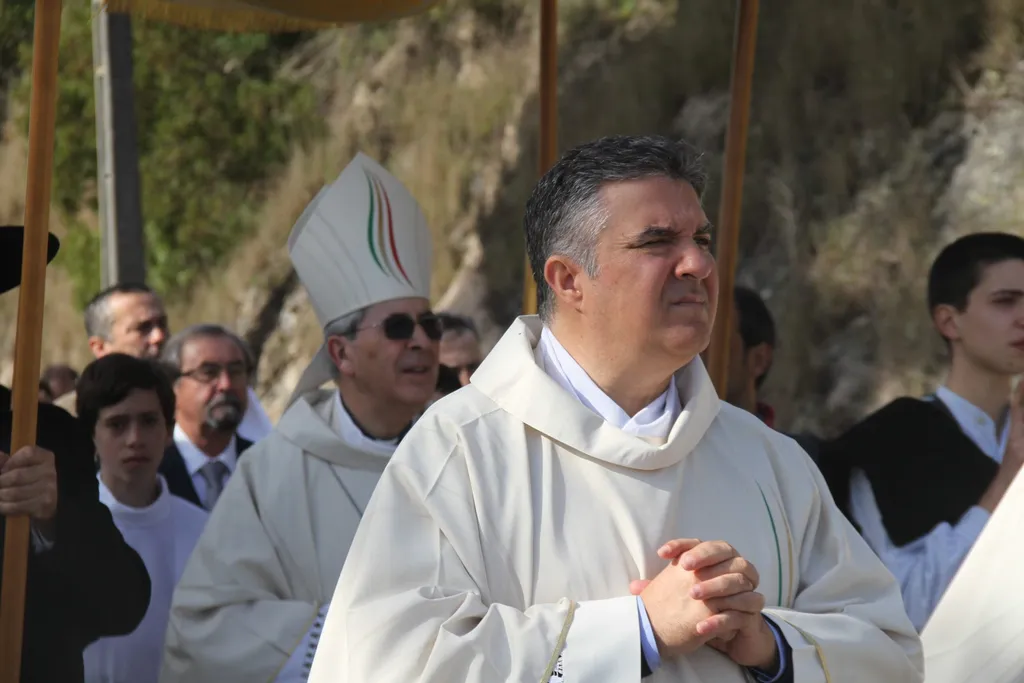 Emoção, alegria e confraternização na abertura da renovada Igreja Matriz de Alcanede