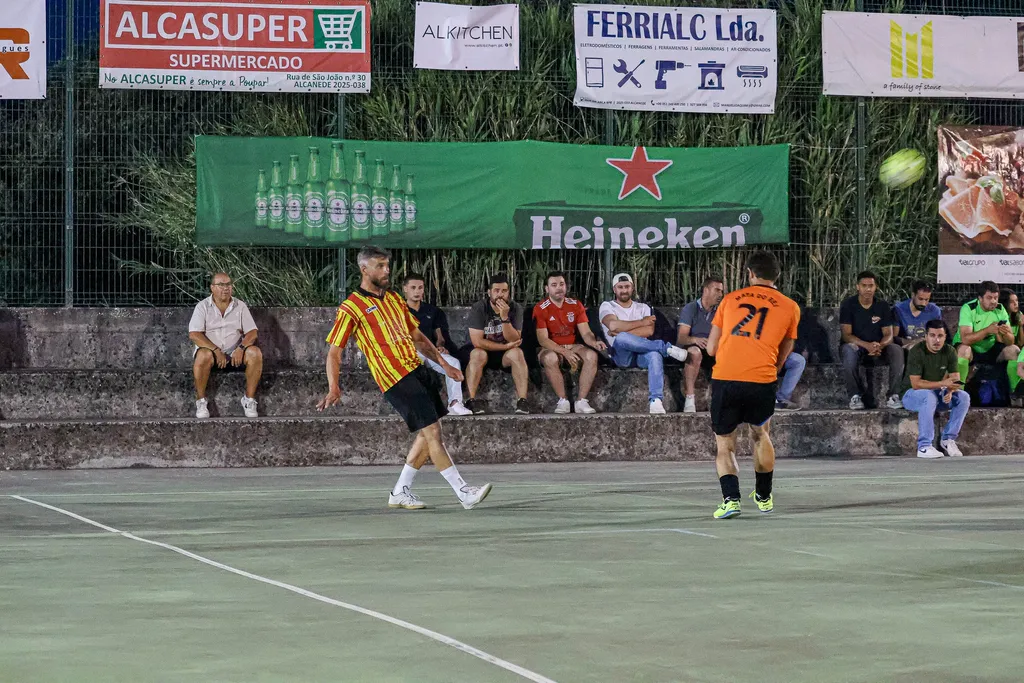 Mosteiros ou Valverde? Quem vai levantar a taça de campeão do 2º Torneio Futsal da  Freguesia de Alcanede