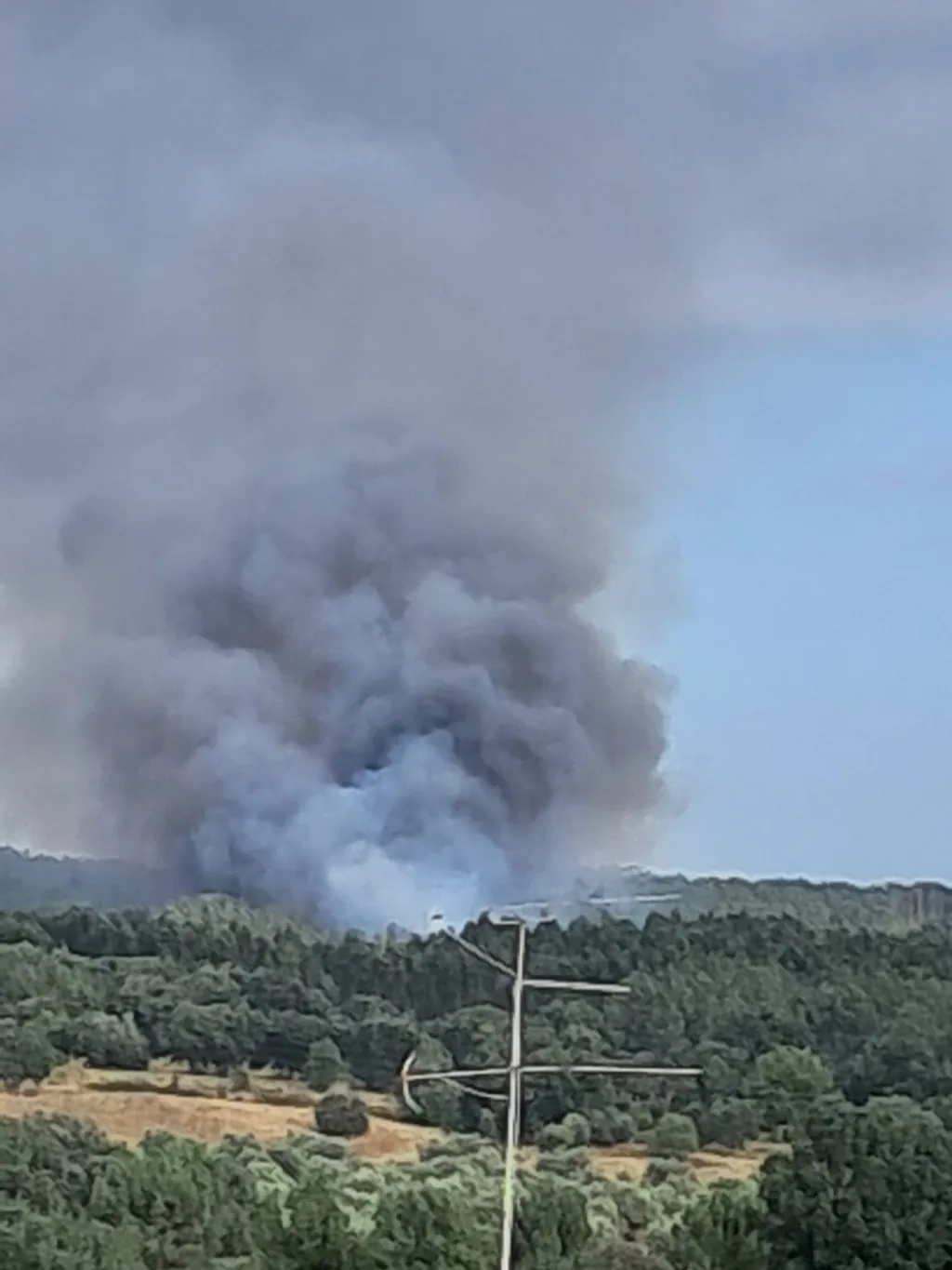 Incêndio em Vale das Caldas (Aldeia da Ribeira) mobiliza mais de 140 Bombeiros