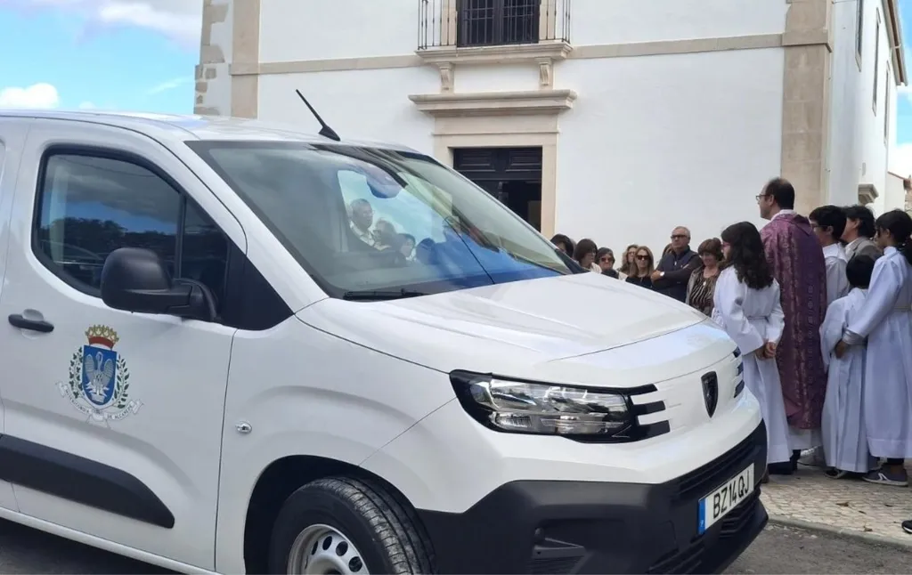 “Um símbolo de cuidado e solidariedade” Santa Casa de Alcanede adquiriu nova viatura