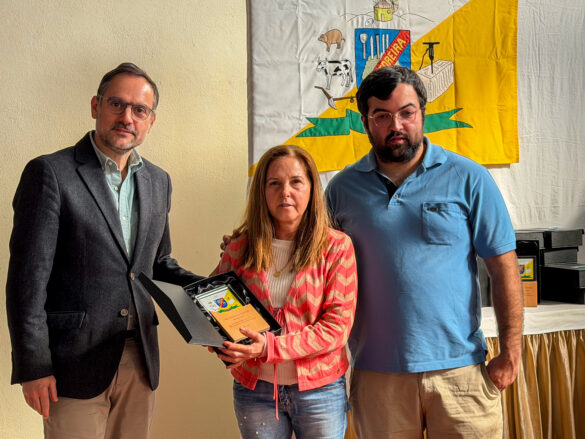 Homenagem a Amândio Batista (já falecido), recebida pela sua filha Fernanda