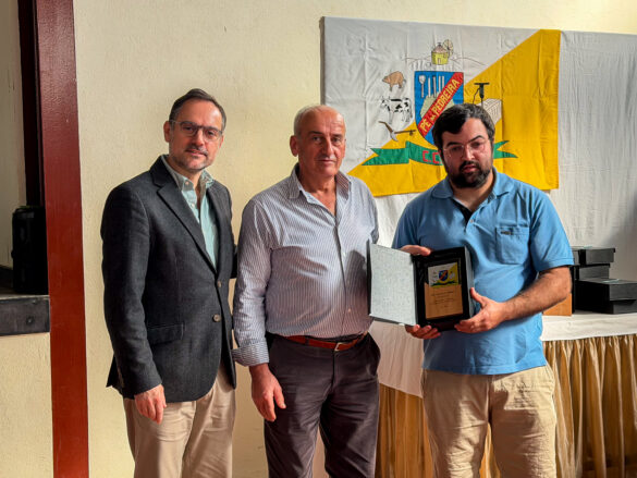 Homenagem a Armando Frazão (já falecido) recebida pelo seu filho José Fernando