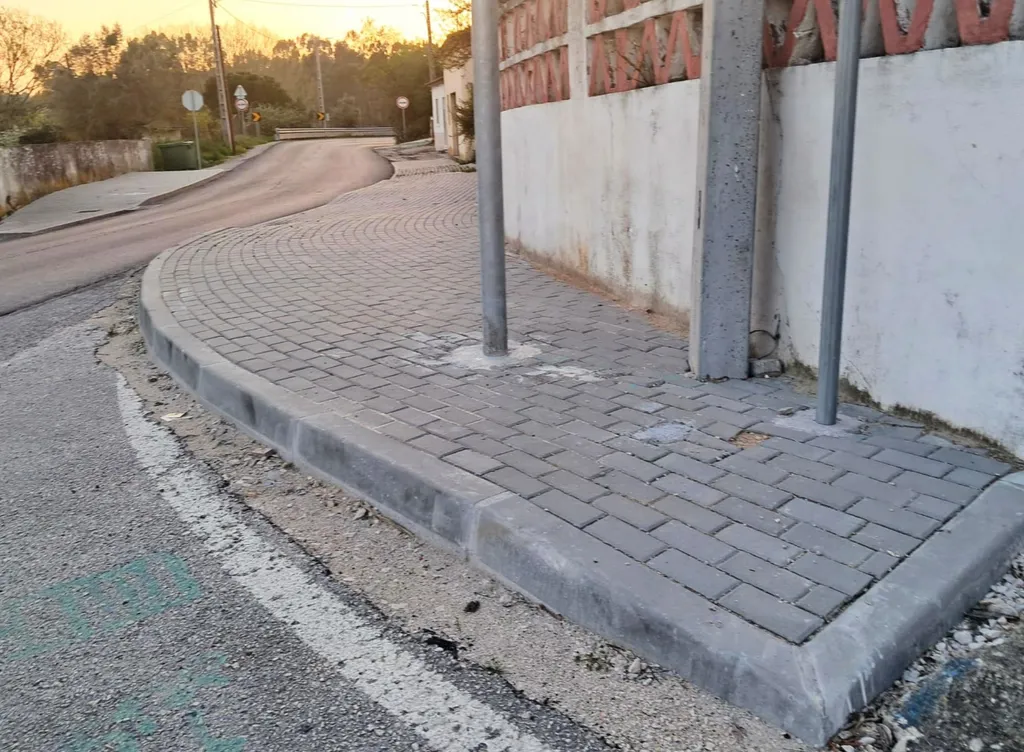 Calçada portuguesa não entra nos planos da IP que mantém decisão na EN 362 entre Alcanede e Valverde